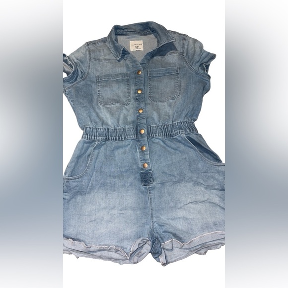 Celebrity Pink Light Blue Denim Outfit - Picture 3 of 4